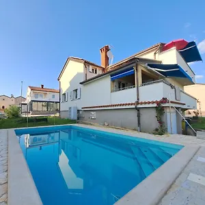 Apartment Casa Antonio With Swimming Pool, Novigrad Istria