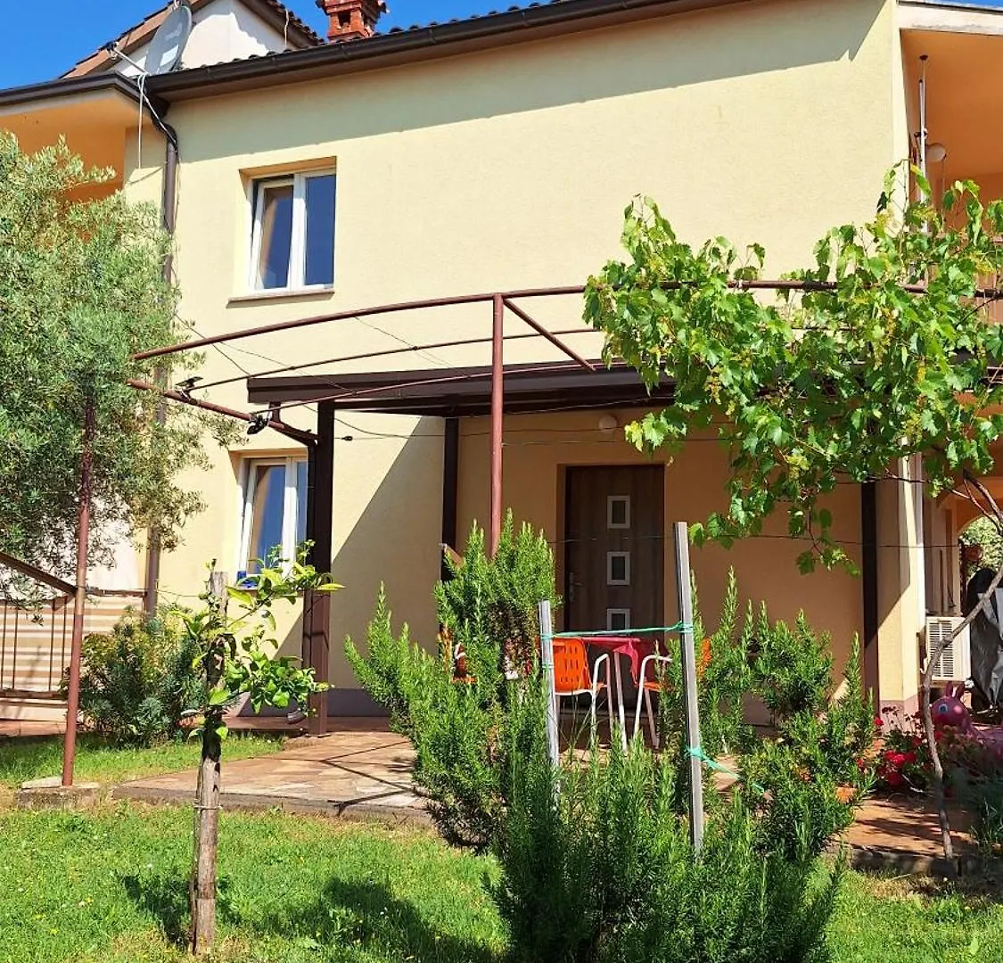 Studio Apartman Sandra Новиград