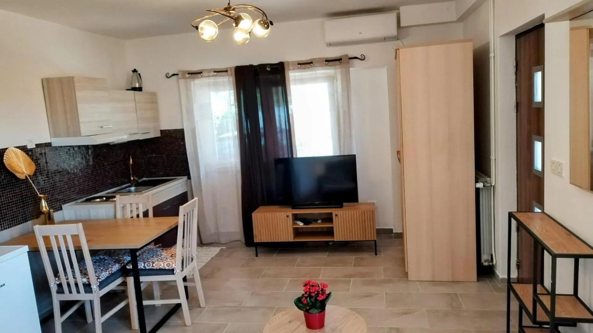 Апартаменты Studio Apartman Sandra Новиград